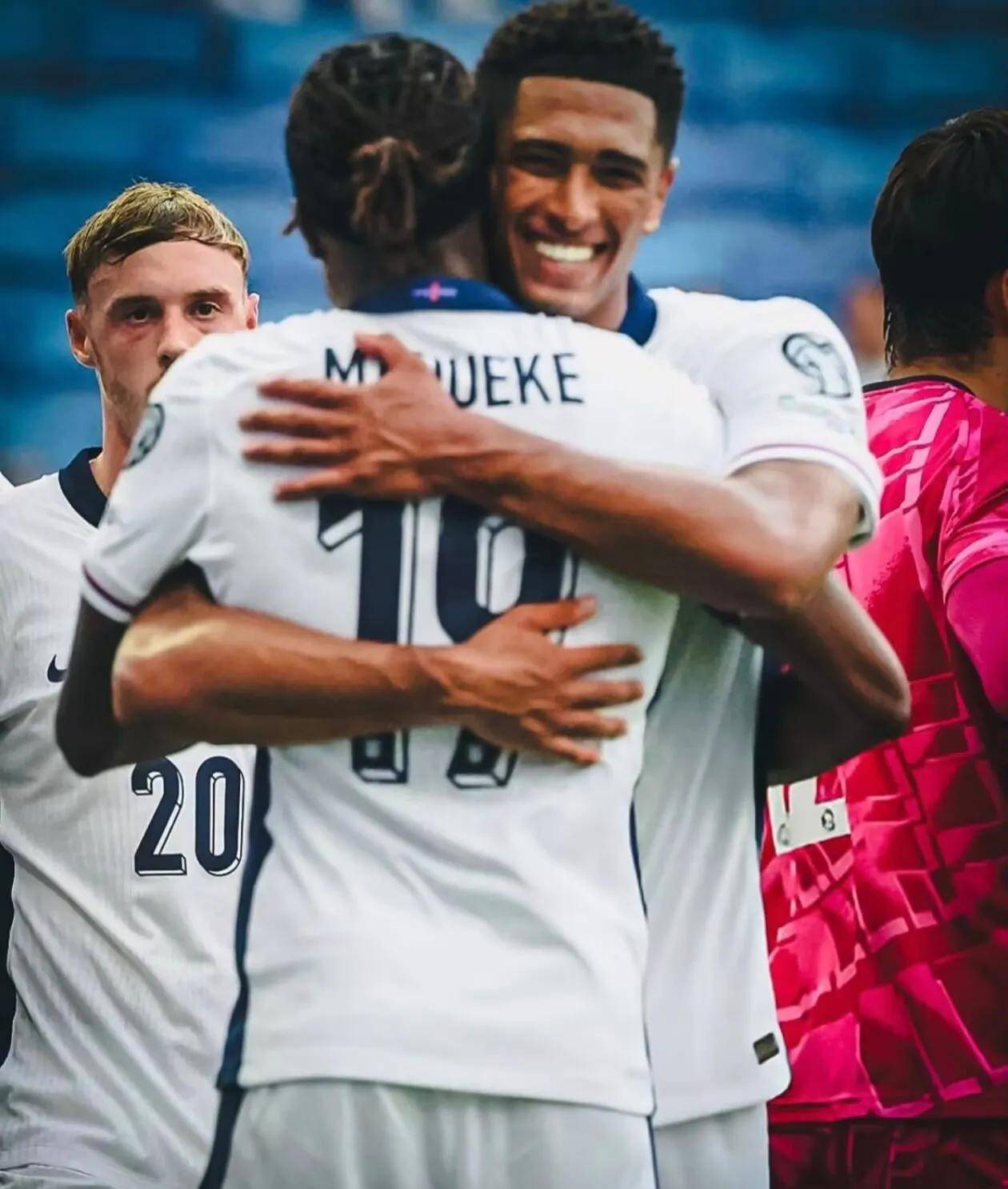 英格兰不敌瑞士，提前晋级围场