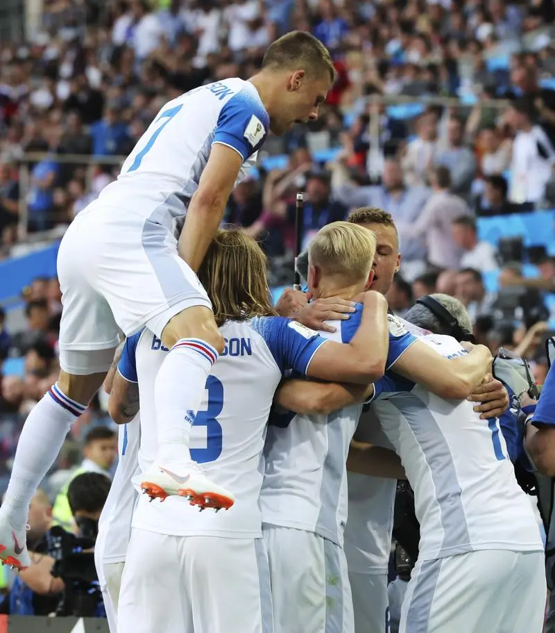 包含瑞典遭遇斯洛伐克，双方实力对比的词条