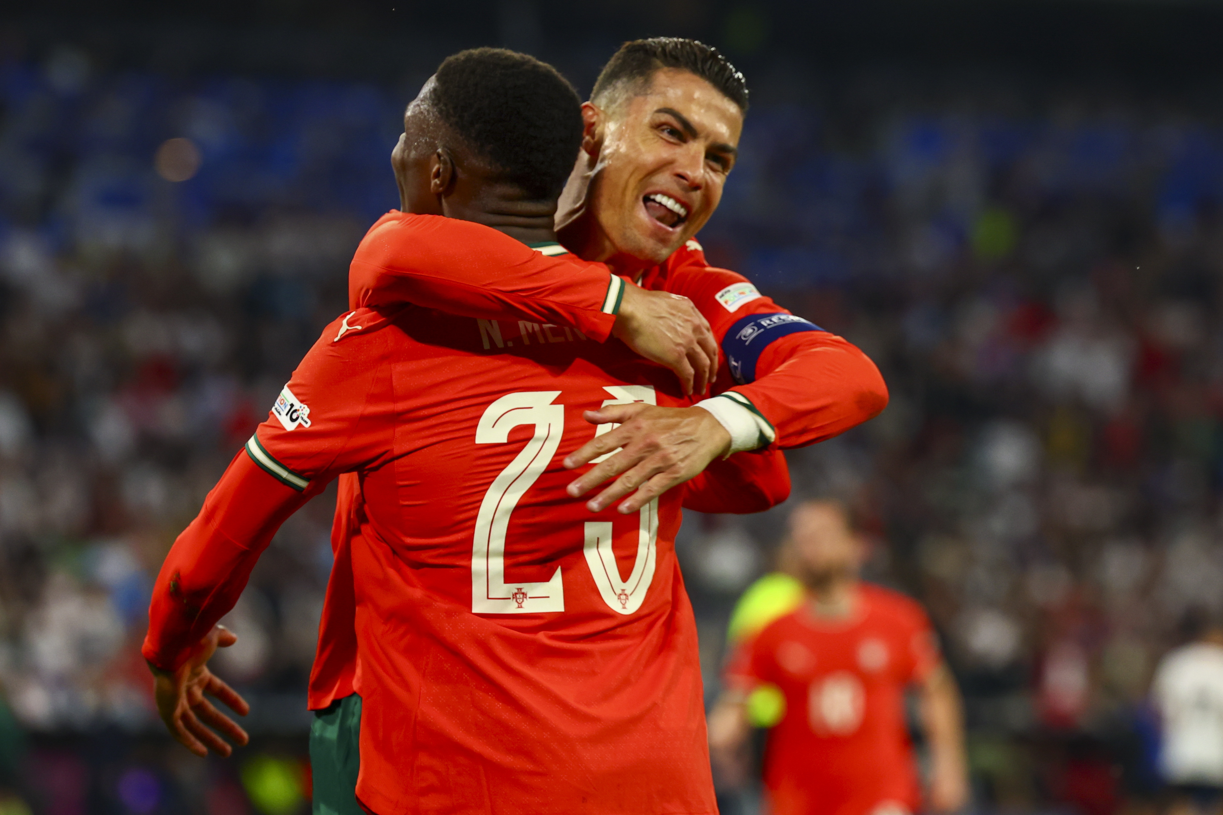 欧国联决战在即，球迷热血沸腾