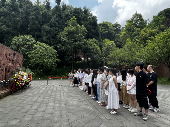 汉堡主场告捷，奋勇向前决心坚定的简单介绍