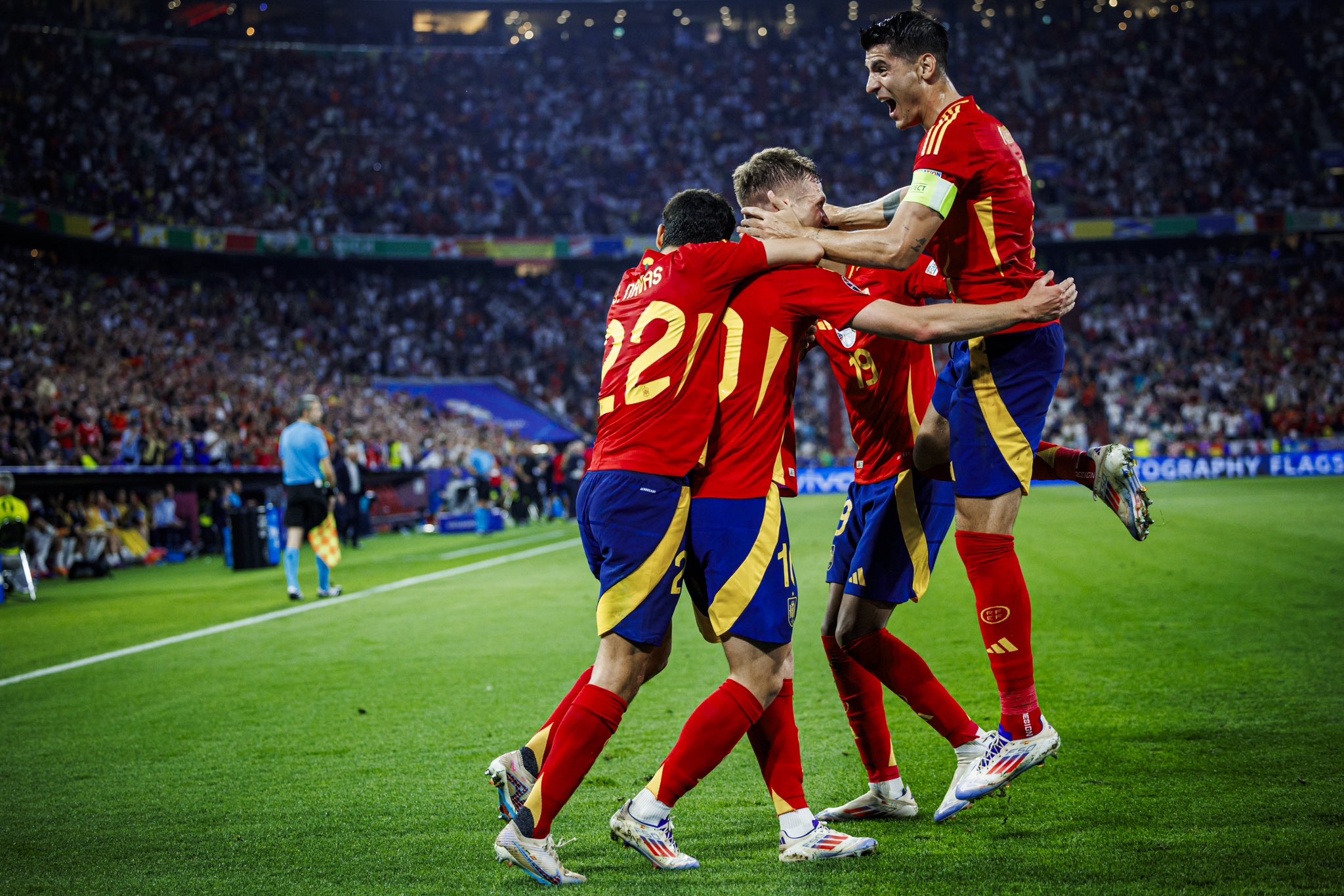 西班牙国家队在欧预赛中大胜比利时的简单介绍 西班牙国家队在欧预赛中大胜比利时的简单介绍