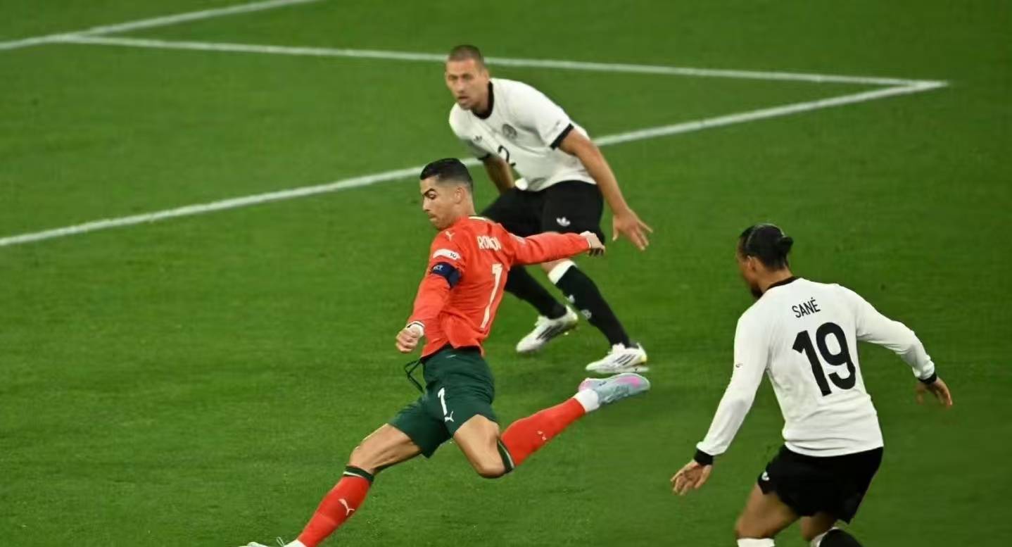 卢森堡队在比赛中付出努力，取得胜利的简单介绍