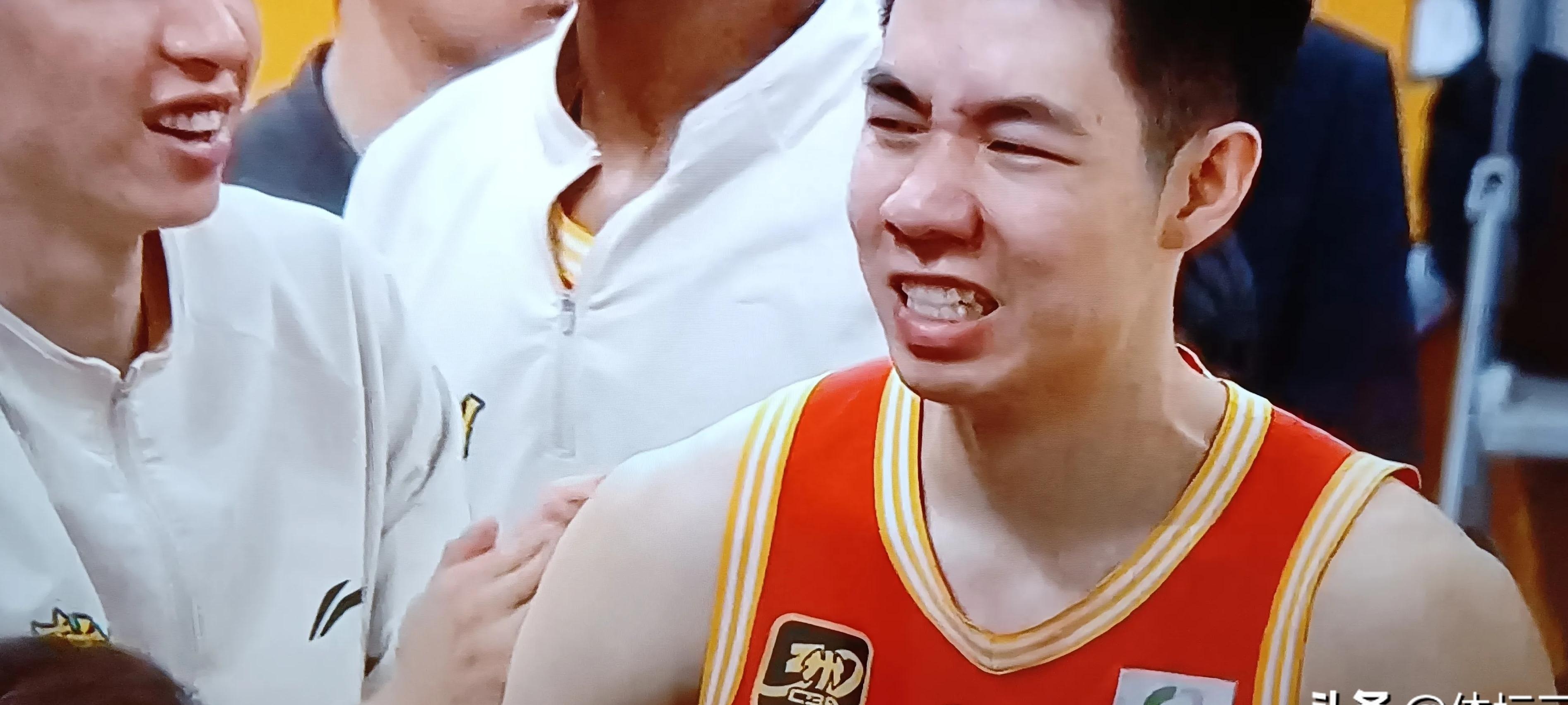 包含山东队力克湖人，胡金秋统治全场的词条